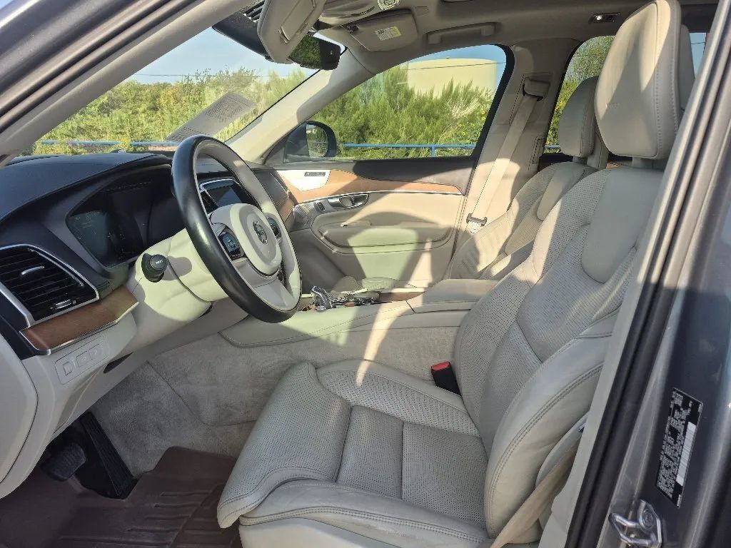 Used 2016 Volvo XC90 T8 Inscription w/ Vision Package AWD/4WD image 16