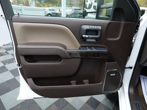 Used 2016 GMC Sierra 2500 Denali w/ Duramax Plus Package image 12