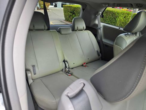 Used 2014 Toyota Sienna Limited image 15