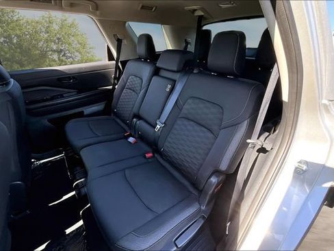 Certified 2024 Nissan Pathfinder SV FWD image 21