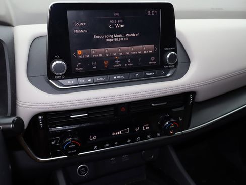 Used 2021 Nissan Rogue SV w/ Premium Package FWD image 7