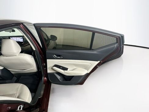 Used 2024 Nissan Altima 2.5 SL FWD image 30