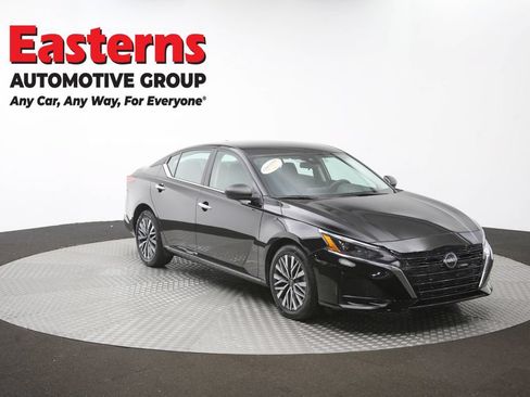 Used 2025 Nissan Altima 2.5 SV FWD image 50