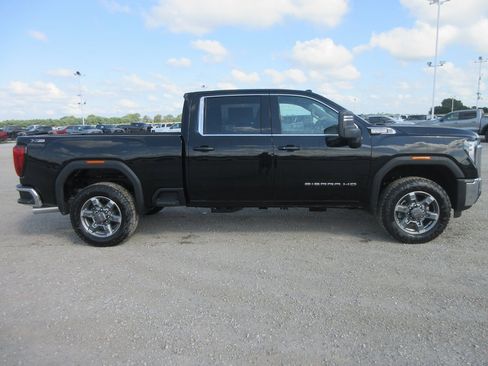 New 2025 GMC Sierra 2500 SLE w/ SLE Value Package; image 3