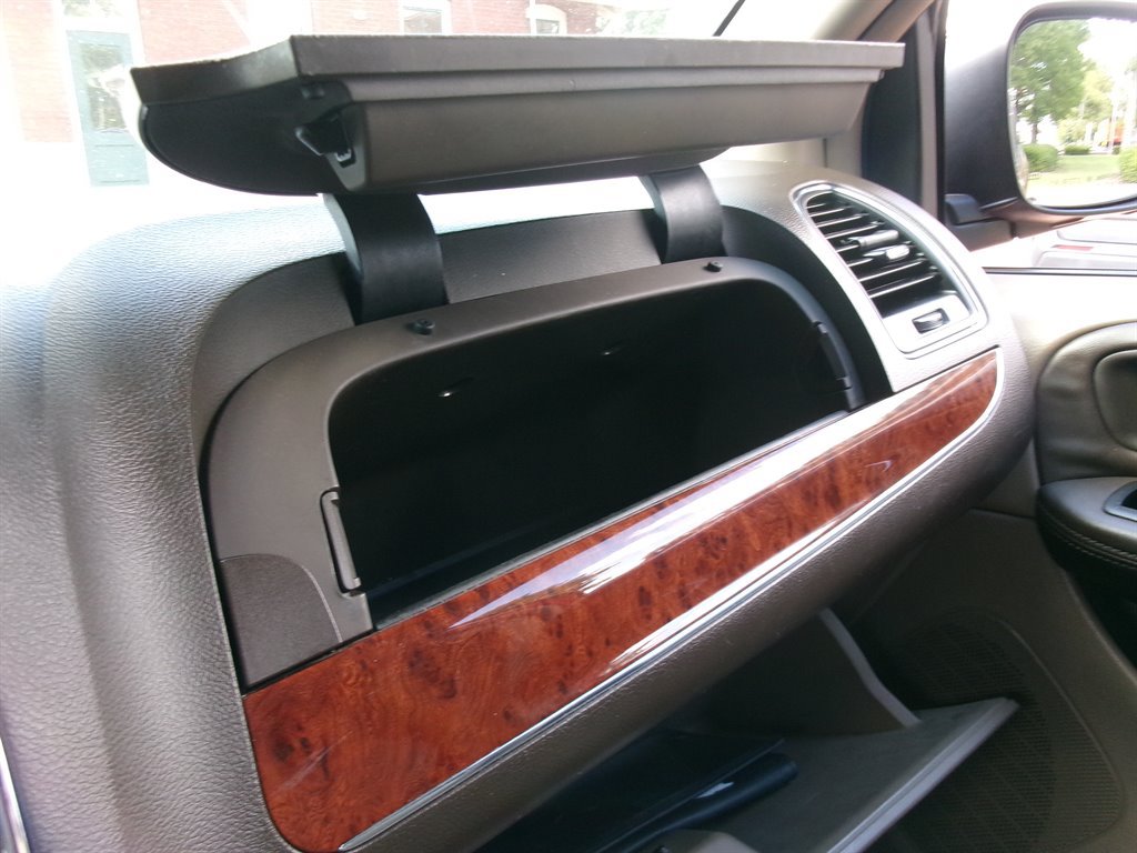 Used 2013 Chrysler Town & Country Touring-L w/ Driver Convenience Group FWD image 38