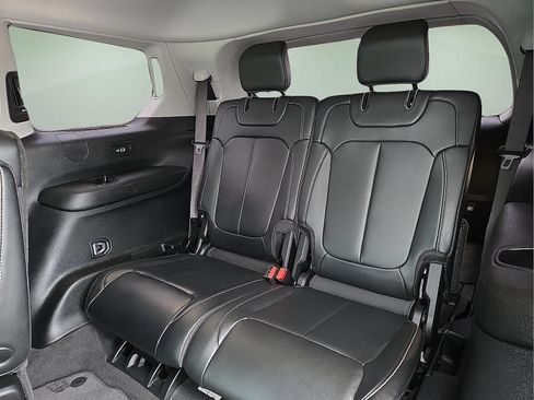 Used 2021 Jeep Grand Cherokee L Limited RWD image 10