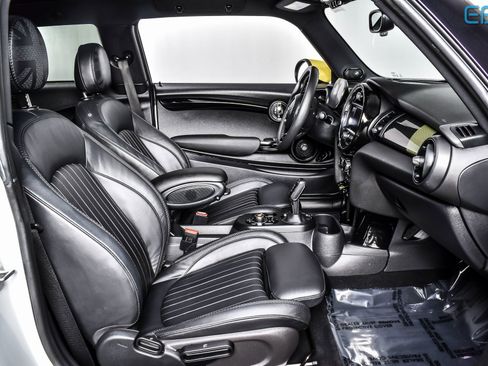 Used 2021 MINI Cooper SE w/ 8.8" Touchscreen Nav Package image 20