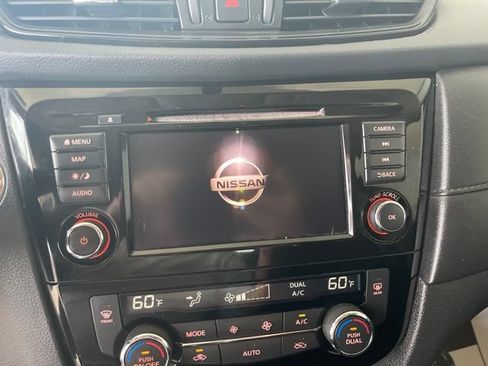 Used 2018 Nissan Rogue SV w/ Premium Package AWD/4WD image 26