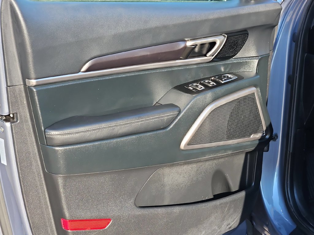 Used 2025 Kia Telluride S FWD image 9