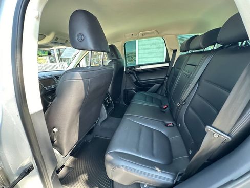 Used 2016 Volkswagen Touareg Sport image 28
