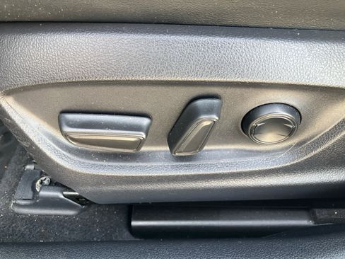 Used 2019 Toyota Prius Prime Advanced image 11