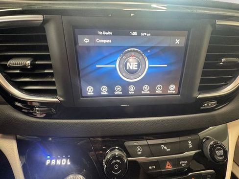 Used 2020 Chrysler Pacifica Touring-L FWD image 14