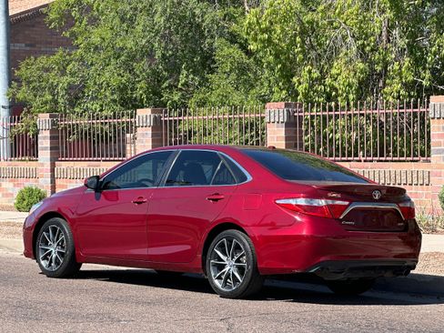 Used 2015 Toyota Camry XSE image 4