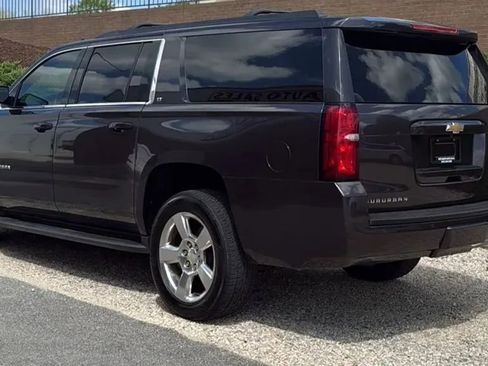 Used 2016 Chevrolet Suburban LT image 3