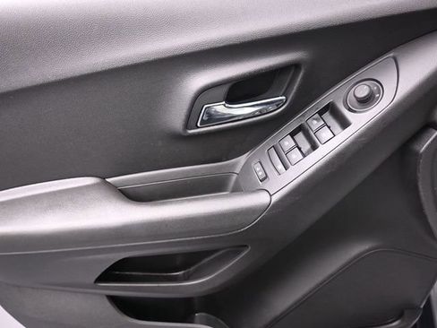 Used 2018 Chevrolet Trax LS image 13