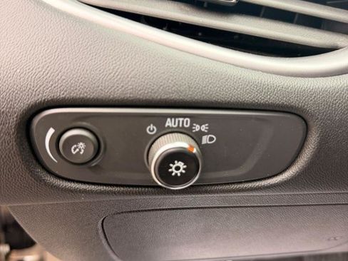 Used 2025 Chevrolet Malibu LT FWD image 25