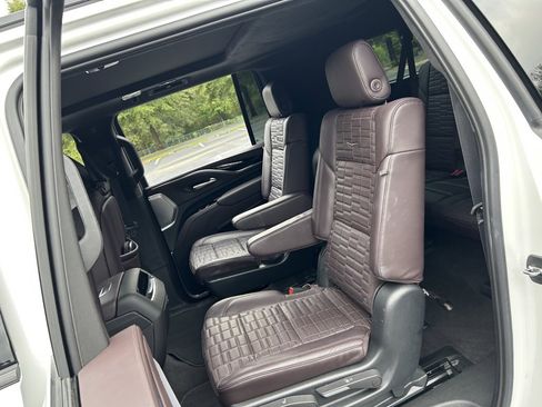 Used 2023 Cadillac Escalade ESV Sport Platinum image 46