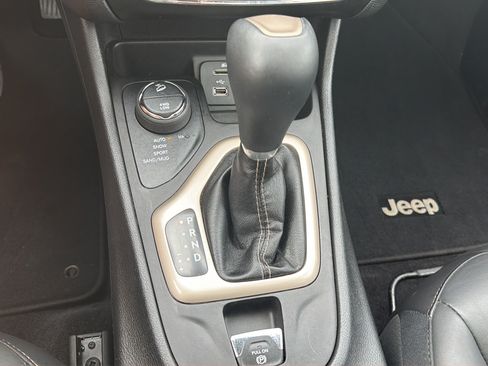Used 2018 Jeep Cherokee Limited AWD/4WD image 25