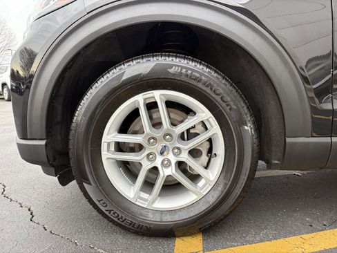 Used 2025 Ford Explorer Active AWD/4WD image 26