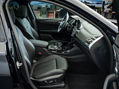 Certified 2025 BMW X4 xDrive30i w/ M Sport Package image 21