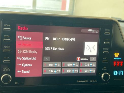Used 2019 Toyota C-HR XLE FWD image 16