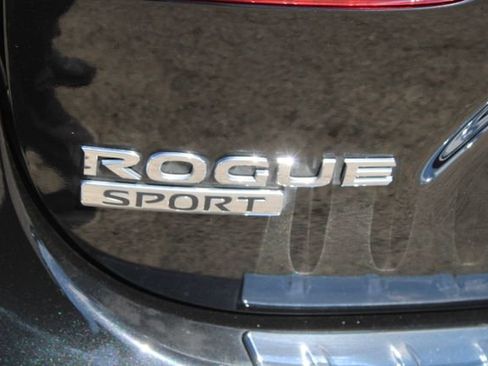 Used 2021 Nissan Rogue Sport SV image 9