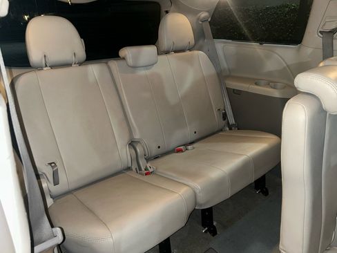 Used 2012 Toyota Sienna XLE image 14