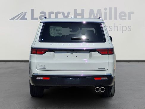 Used 2022 Jeep Wagoneer Series II AWD/4WD image 14