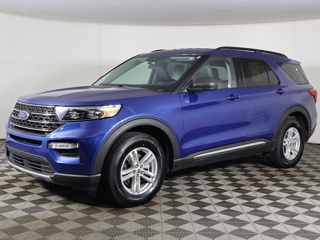 Used 2023 Ford Explorer XLT w/ Equipment Group 202A AWD/4WD image 8