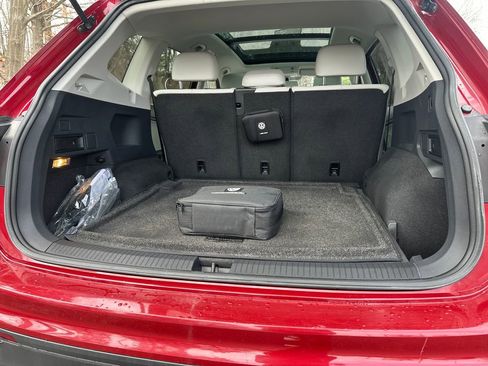 Used 2019 Volkswagen Tiguan SE w/ Panoramic Sunroof Package image 14