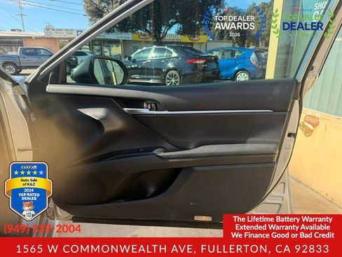 Used 2019 Toyota Camry SE FWD image 23