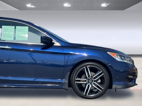 Used 2017 Honda Accord Sport image 32