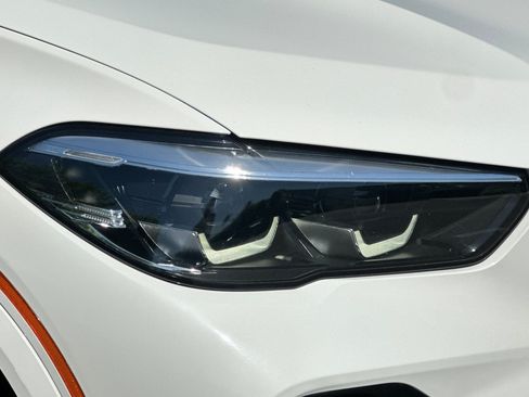 Used 2022 BMW X5 sDrive40i w/ M Sport Package RWD image 12