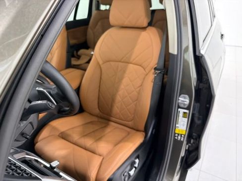 Used 2024 BMW X7 xDrive40i w/ Parking Assistance Package AWD/4WD image 28