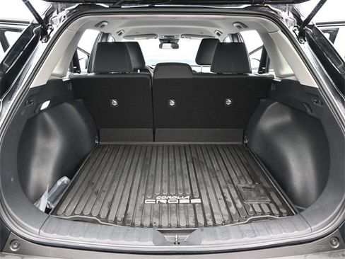Used 2023 Toyota Corolla Cross LE image 27