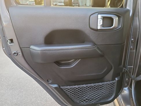 Used 2021 Jeep Gladiator Overland w/ Popular Equipment Package image 9