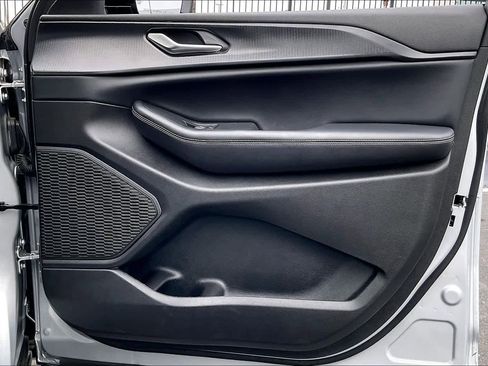 Used 2024 Jeep Grand Cherokee Altitude image 25