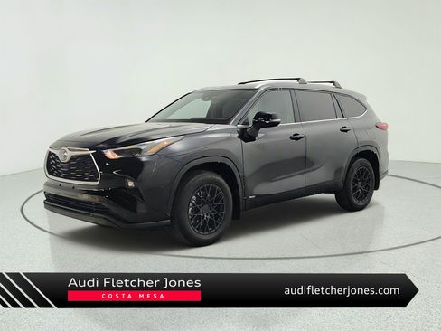Used 2023 Toyota Highlander XLE AWD/4WD image 1