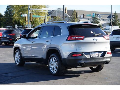 Used 2017 Jeep Cherokee Latitude image 5