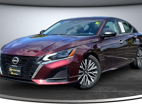 Used 2024 Nissan Altima 2.5 SV FWD image 3