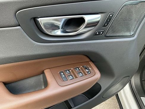 Certified 2023 Volvo XC60 B5 Ultimate w/ Climate Package image 16