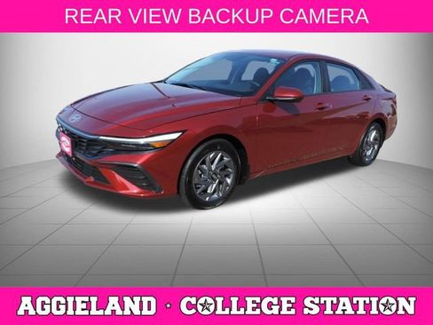 Used 2024 Hyundai Elantra SEL FWD image 8
