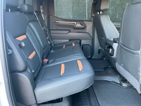 Used 2025 GMC Sierra 1500 AT4 w/ Technology Package AWD/4WD image 18