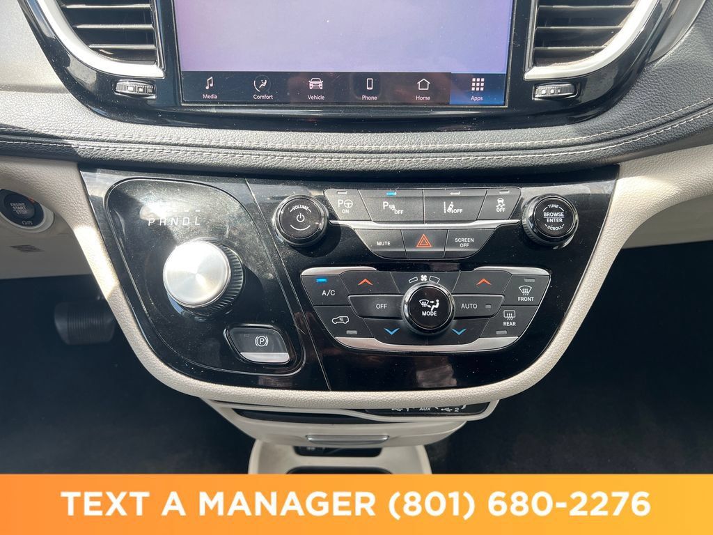 Used 2023 Chrysler Pacifica Touring-L FWD image 21