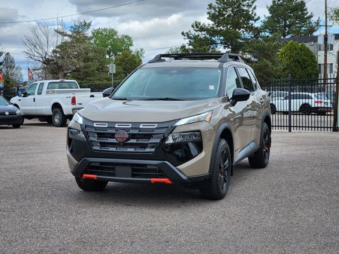 Used 2025 Nissan Rogue SV AWD/4WD image 3