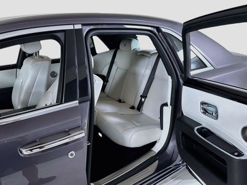 Used 2019 Rolls-Royce Ghost RWD image 25