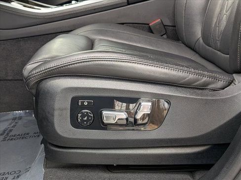 Used 2025 BMW X5 xDrive50e image 11