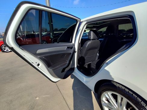 Used 2016 Volkswagen Golf SE image 35