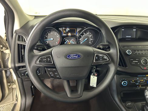 Used 2018 Ford Focus SE FWD image 11