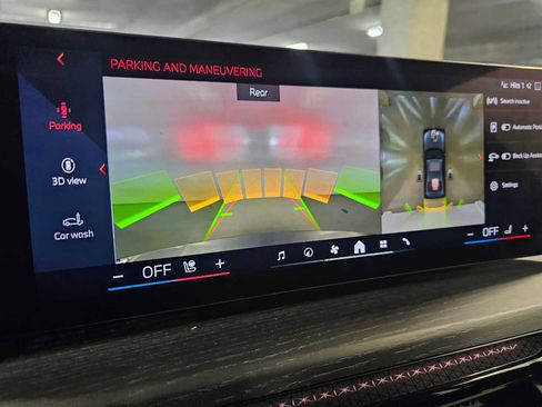 Used 2025 BMW 330i xDrive Sedan w/ M Sport Package image 17